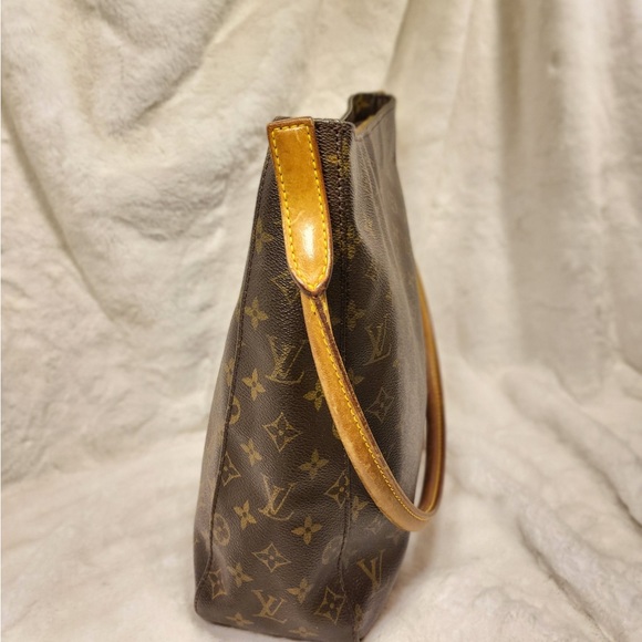 Authentic Louis Vuitton Looping GM - Picture 5 of 16